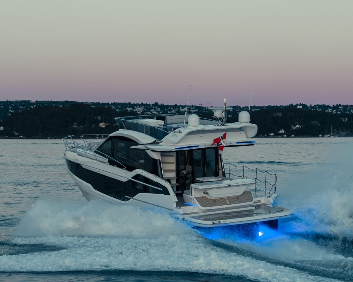 Aurora Yacht Performance and Stability